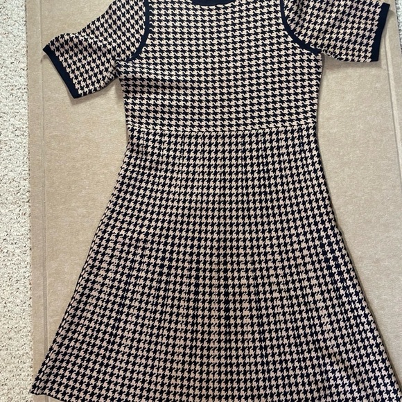 Ann Taylor Dresses & Skirts - Elegant Houndstooth Short sleeved Knit Dress, Perfect for the Office